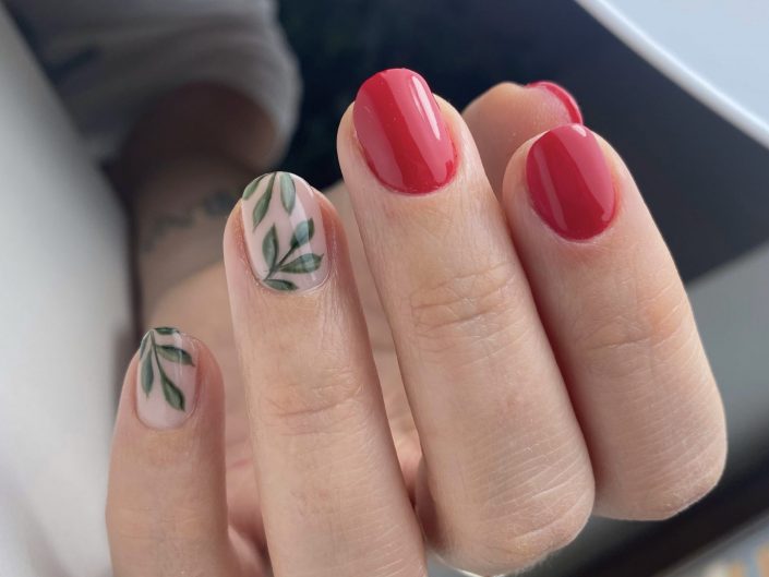 Shellac, shellac cnd, cnd, nature nails, short nails, přírodní nehty, krátké nehty, red nails, červené nehty, leaves on nails, listy na nehtech, trendy nails, trendy nehty,