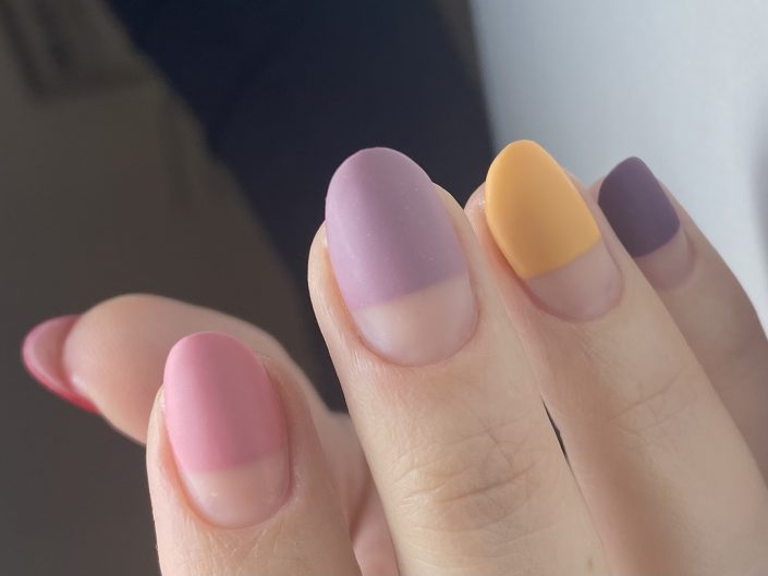 Gel nails, modern nails, gelové nehty, modeláž nehtů, modeláž nehtů praha, nehty praha, nehty praha 9, Trendy nails, trendy nehty, modern french, moderní francie, barevné nehty, matne nehty, matte nails